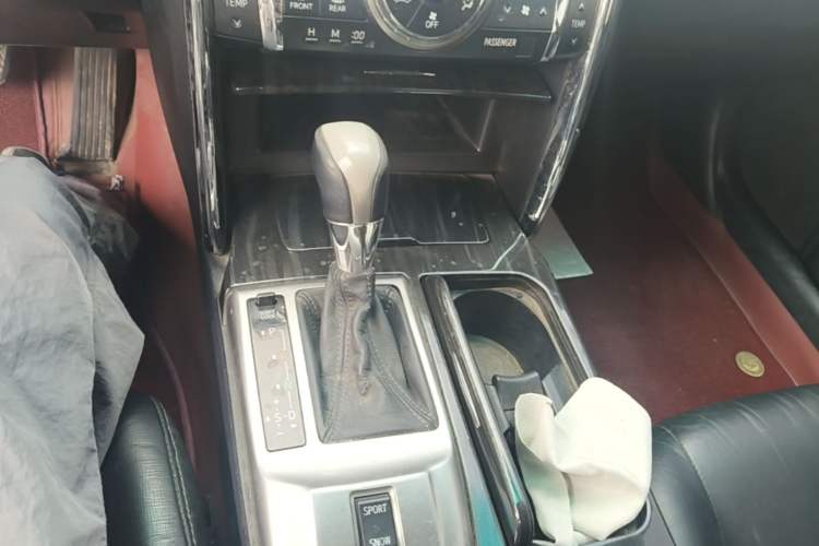 Used Toyota Reiz 2010 2.5V Fengdu Elite Edition Gear Lever