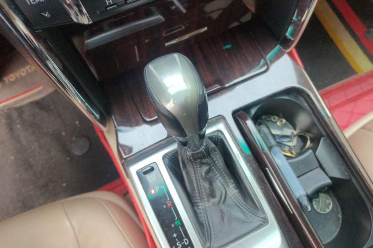 Used Toyota Reiz 2010 2.5V Fengdu Elite Edition Gear Lever