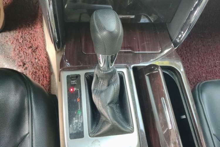 Used Toyota Reiz 2010 2.5S Fengdu Jinghua Edition Gear Lever