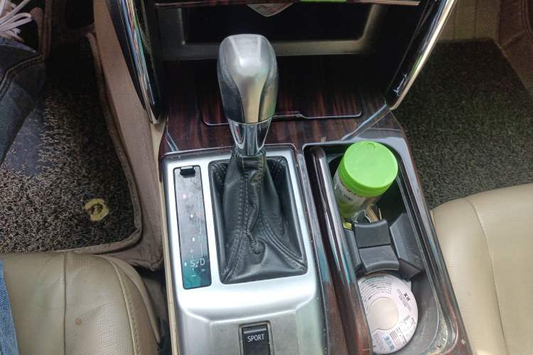 Used Toyota Reiz 2010 2.5V Fengdu Elite Edition Gear Lever