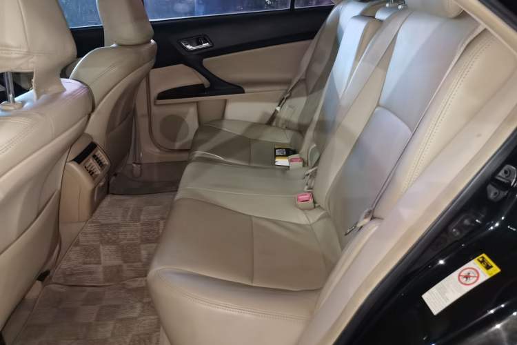Used Toyota Reiz 2010 2.5S Fengdu Jinghua Edition Left Rear Seat
