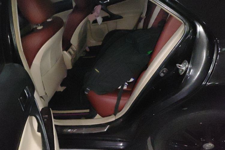 Used Toyota Reiz 2010 2.5V Fashion Luxury Navigation Edition Left Rear Seat
