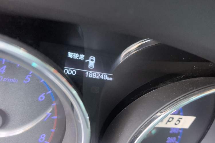 Used Toyota Reiz 2010 2.5V Fengdu Elite Edition Odometer Close Up