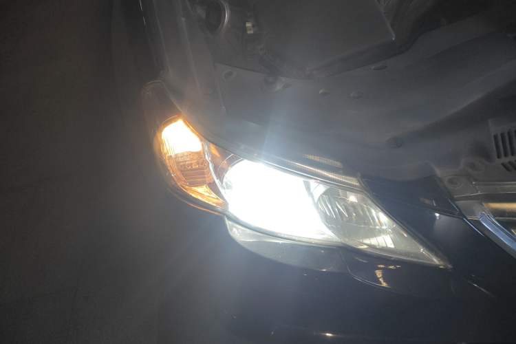 Used Toyota Reiz 2010 2.5V Fengdu Elite Edition Right Front Headlight
