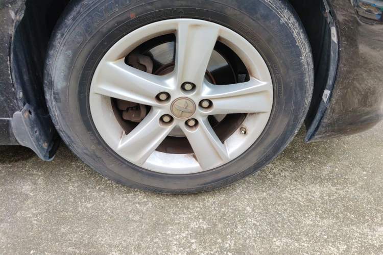 Used Toyota Reiz 2010 2.5V Fengdu Elite Edition Right Front Wheel Hub