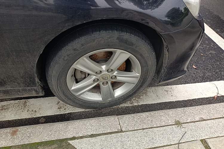 Used Toyota Reiz 2010 2.5V Fengdu Elite Edition Right Front Wheel Hub