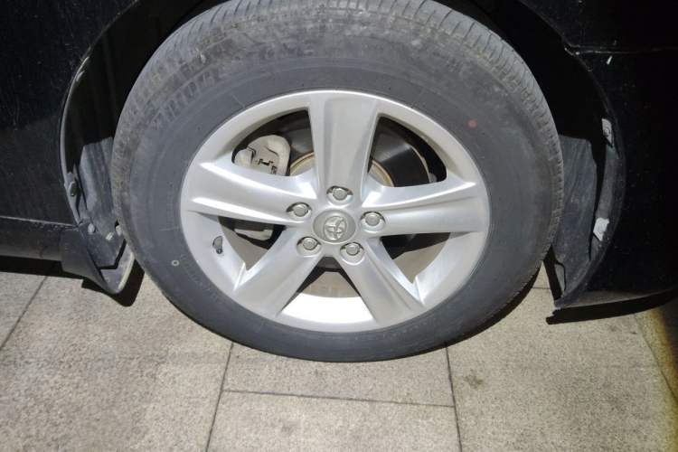 Used Toyota Reiz 2010 2.5V Fengdu Elite Edition Right Front Wheel Hub