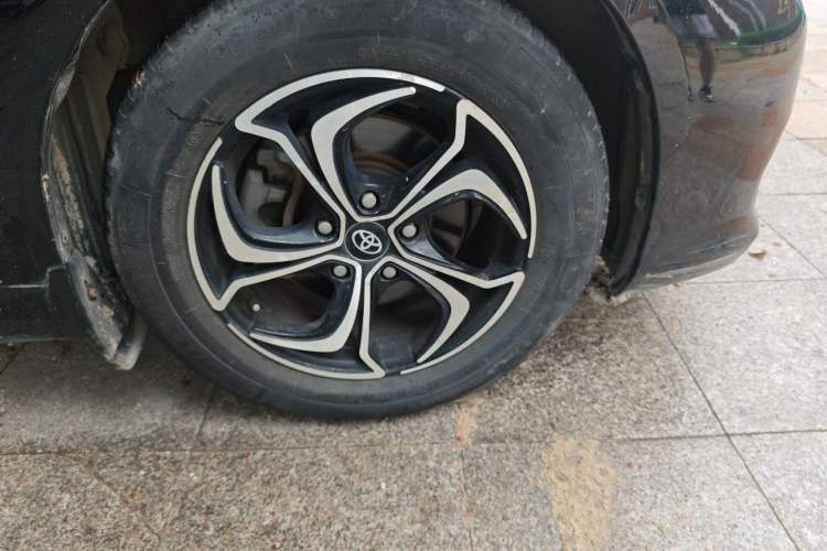 Used Toyota Reiz 2010 2.5V Fengdu Elite Edition Right Front Wheel Hub