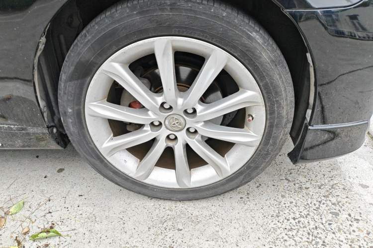 Used Toyota Reiz 2010 2.5V Fashion Elite Edition Right Front Wheel Hub