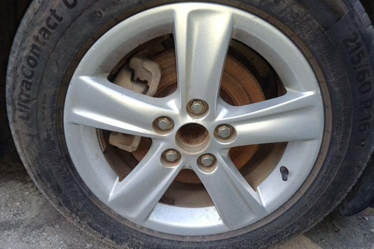 Used Toyota Reiz 2010 2.5V Fengdu Elite Edition Right Front Wheel Hub