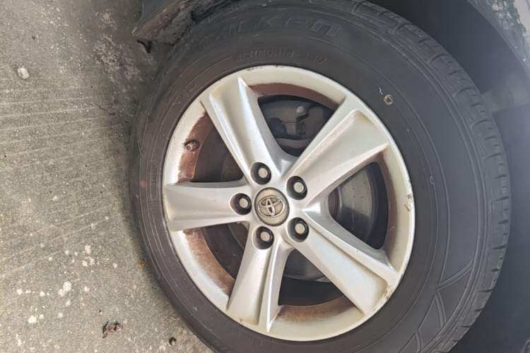 Used Toyota Reiz 2010 2.5V Fengdu Elite Edition Right Front Wheel Hub