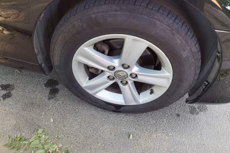 Used Toyota Reiz 2010 2.5V Fengdu Elite Edition Right Front Wheel Hub