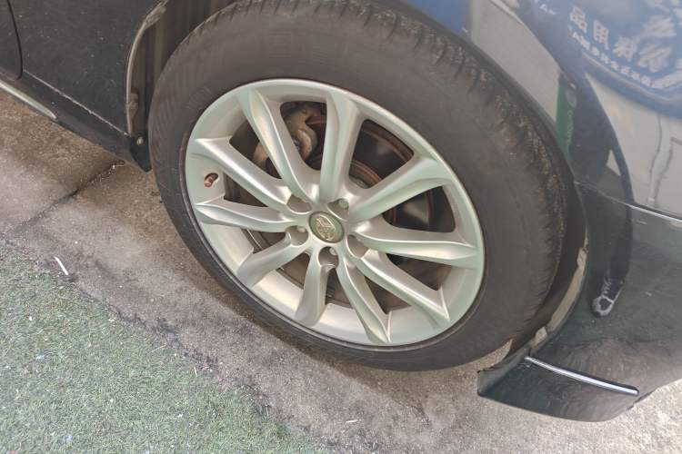 Used Toyota Reiz 2010 2.5V Fashion Elite Edition Right Front Wheel Hub
