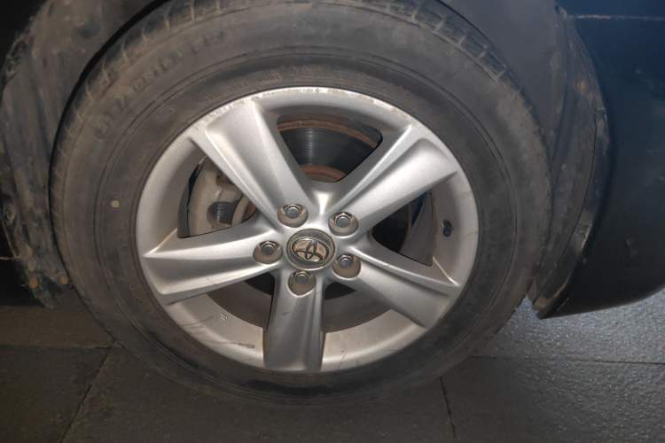 Used Toyota Reiz 2010 2.5V Fengdu Elite Edition Right Front Wheel Hub