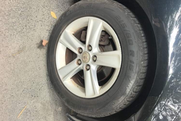 Used Toyota Reiz 2010 2.5V Fengdu Elite Edition Right Front Wheel Hub
