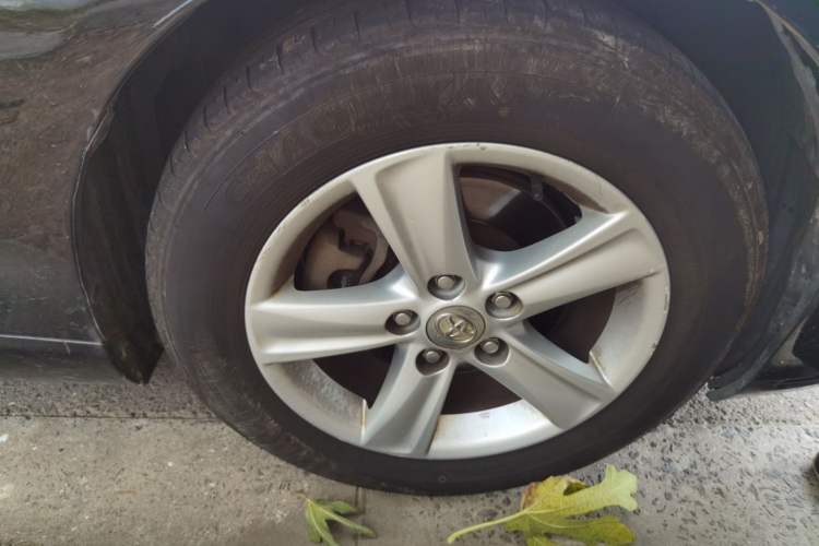 Used Toyota Reiz 2010 2.5V Fengdu Elite Edition Right Front Wheel Hub