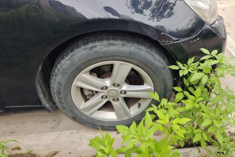 Used Toyota Reiz 2010 2.5V Fengdu Elite Edition Right Front Wheel Hub