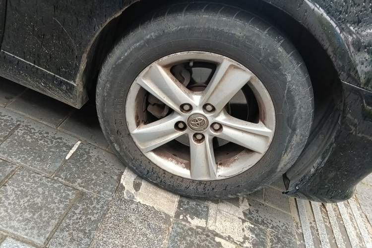 Used Toyota Reiz 2010 2.5V Fengdu Elite Edition Right Front Wheel Hub