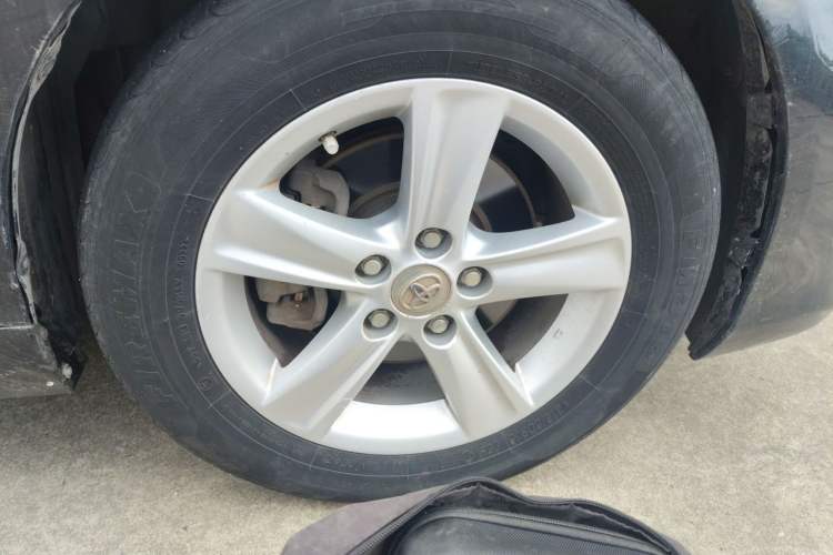 Used Toyota Reiz 2010 2.5V Fengdu Elite Edition Right Front Wheel Hub