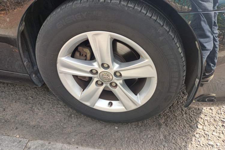 Used Toyota Reiz 2010 2.5V Fengdu Elite Edition Right Front Wheel Hub