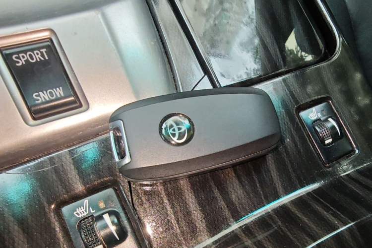Used Toyota Reiz 2010 2.5V Fengdu Elite Edition Vehicle Key