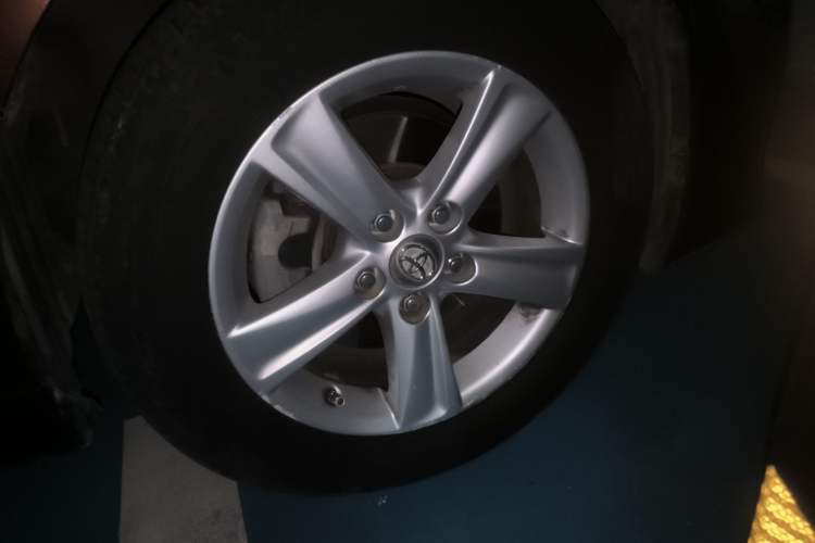 Used Toyota Reiz 2010 2.5V Fengdu Elite Edition Right Front Wheel Hub