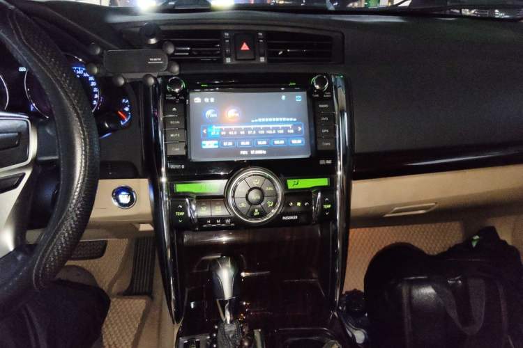 Used Toyota Reiz 2010 2.5V Fashion Elite Edition Audio And AC Panel