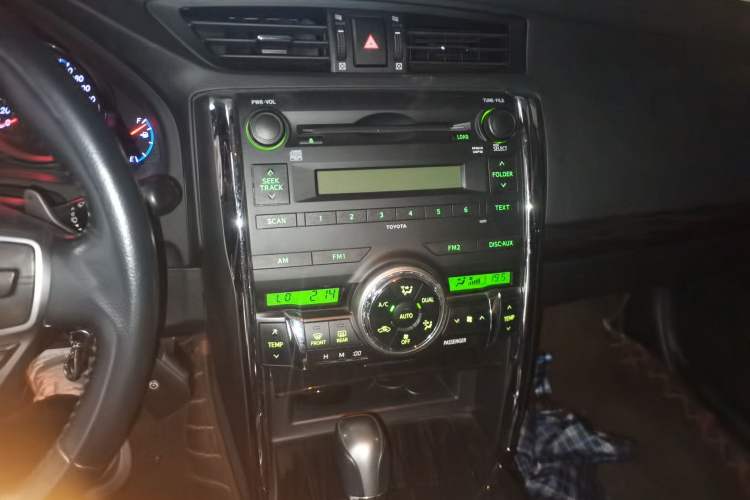Used Toyota Reiz 2010 2.5S Fashion Elite Edition Audio And AC Panel