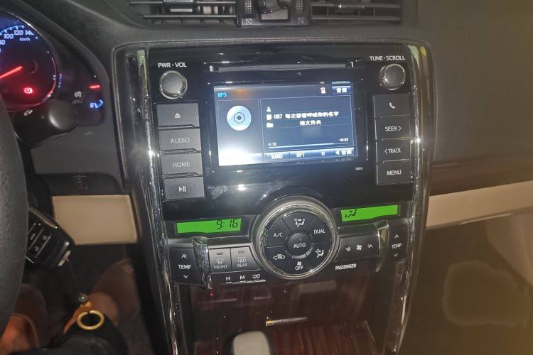 Used Toyota Reiz 2010 2.5S Fashion Elite Edition Audio And AC Panel