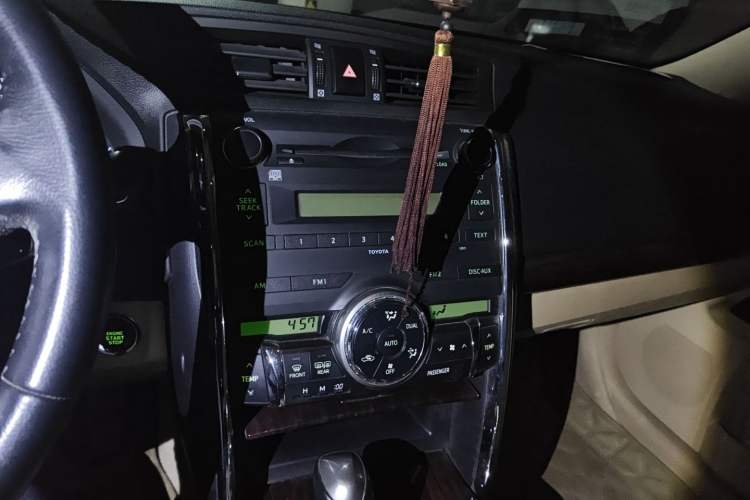 Used Toyota Reiz 2010 2.5V Fashion Elite Edition Audio And AC Panel