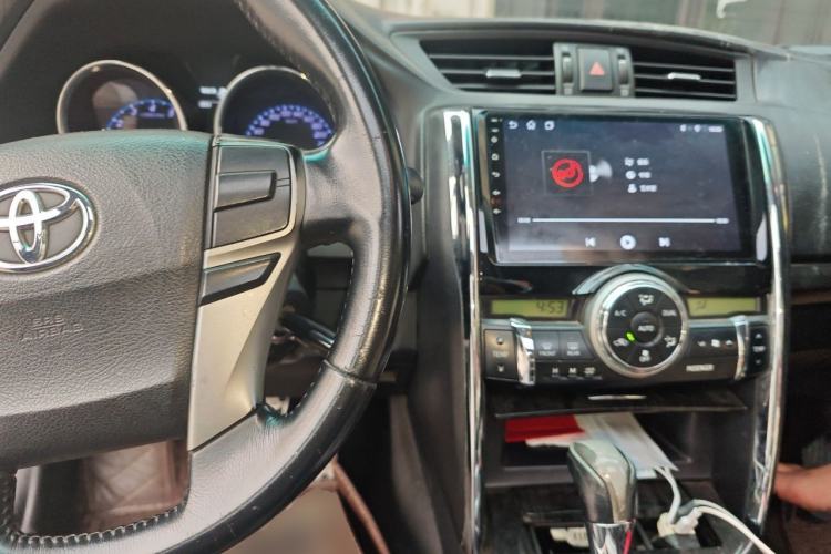 Used Toyota Reiz 2010 2.5V Fashion Luxury Navigation Edition Center Console