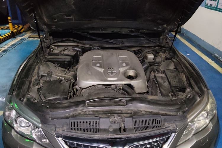 Used Toyota Reiz 2010 2.5V Fashion Elite Edition Engine Bay