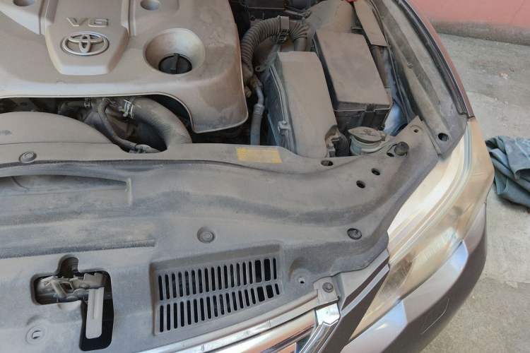 Used Toyota Reiz 2010 2.5V Fengdu Elite Edition Engine Bay Left