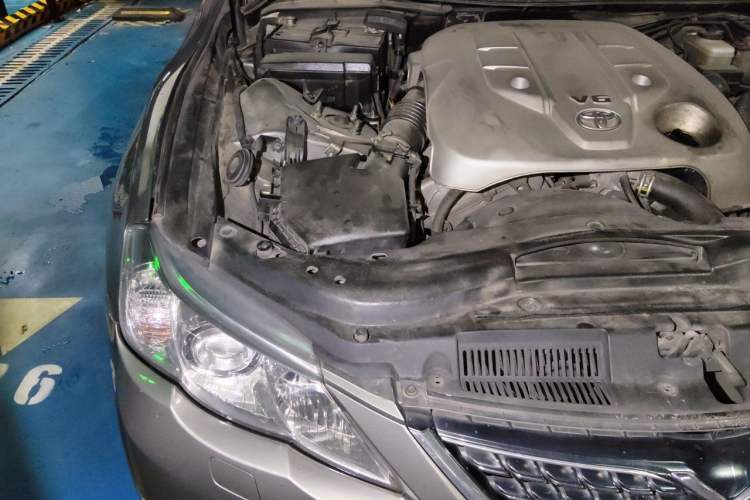 Used Toyota Reiz 2010 2.5V Fashion Elite Edition Engine Bay Right