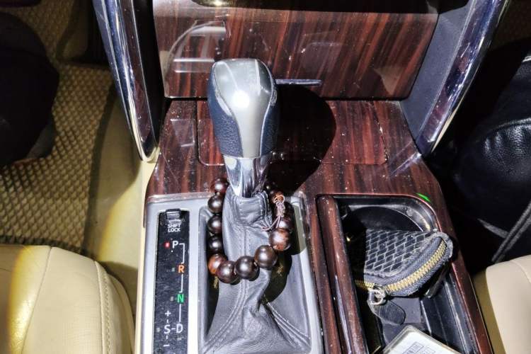 Used Toyota Reiz 2010 2.5V Fashion Elite Edition Gear Lever