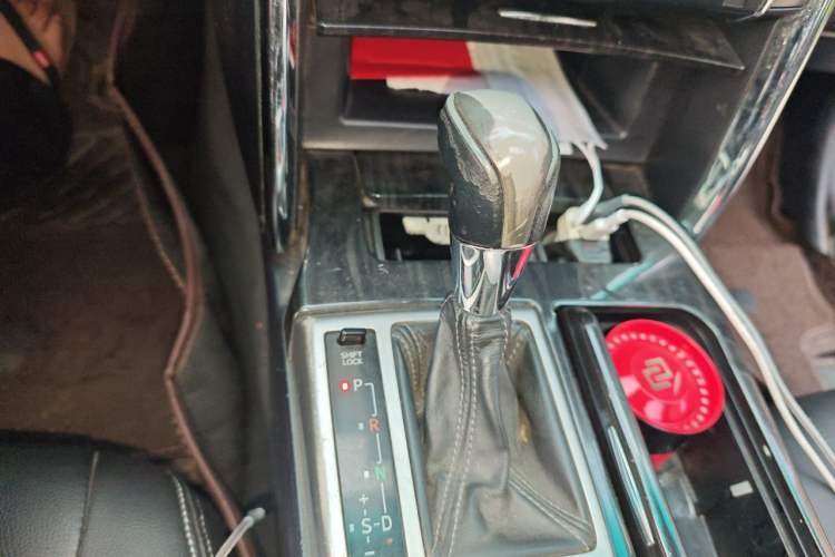 Used Toyota Reiz 2010 2.5V Fashion Luxury Navigation Edition Gear Lever