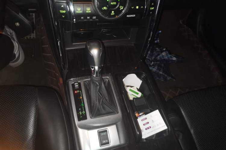 Used Toyota Reiz 2010 2.5S Fashion Elite Edition Gear Lever