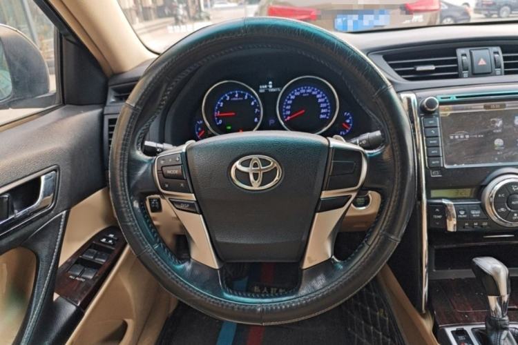 Used Toyota Reiz 2010 2.5V Fashion Elite Edition Interior 3