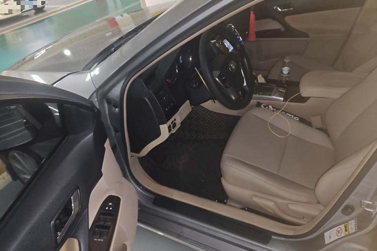 Used Toyota Reiz 2010 2.5S Fashion Elite Edition Interior 3