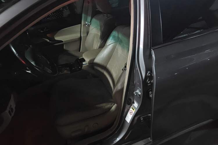 Used Toyota Reiz 2010 2.5V Fashion Elite Edition Left Front Seat
