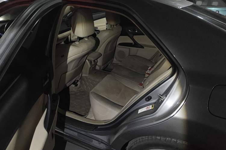Used Toyota Reiz 2010 2.5V Fashion Elite Edition Left Rear Seat