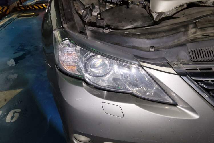 Used Toyota Reiz 2010 2.5V Fashion Elite Edition Right Front Headlight
