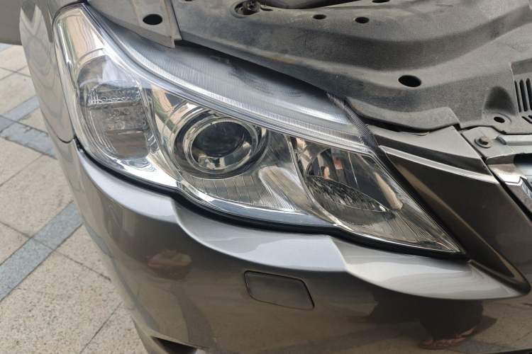 Used Toyota Reiz 2010 2.5V Fashion Luxury Navigation Edition Right Front Headlight