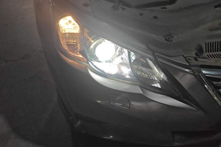 Used Toyota Reiz 2010 2.5V Fashion Elite Edition Right Front Headlight