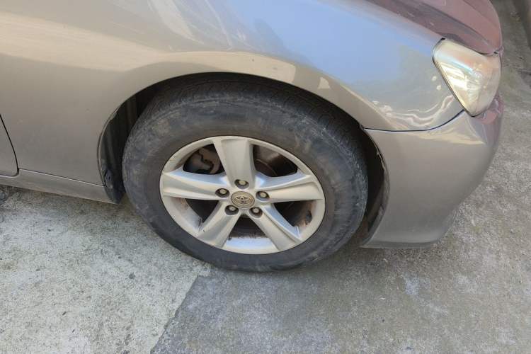 Used Toyota Reiz 2010 2.5V Fengdu Elite Edition Right Front Wheel Hub