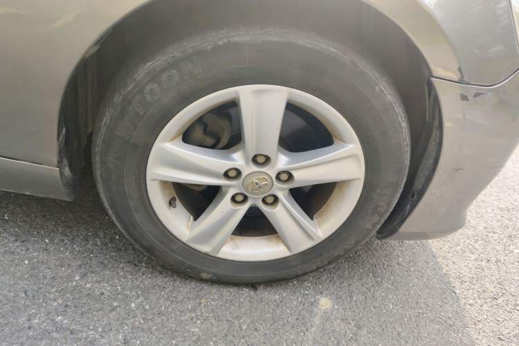 Used Toyota Reiz 2010 2.5V Fengdu Elite Edition Right Front Wheel Hub