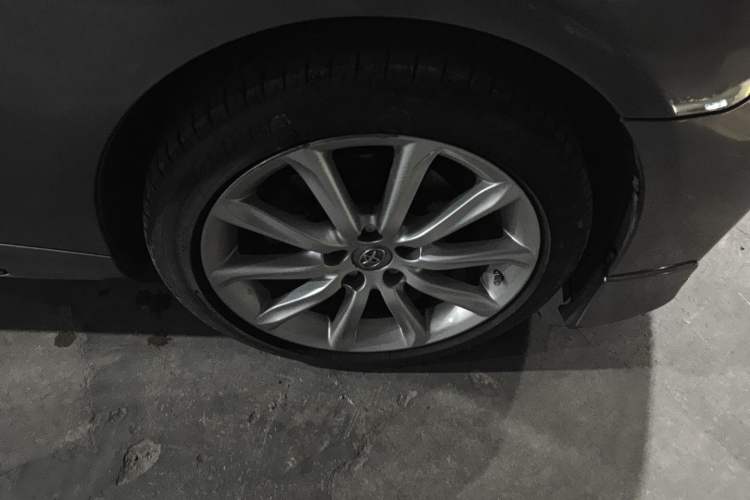 Used Toyota Reiz 2010 2.5V Fashion Elite Edition Right Front Wheel Hub