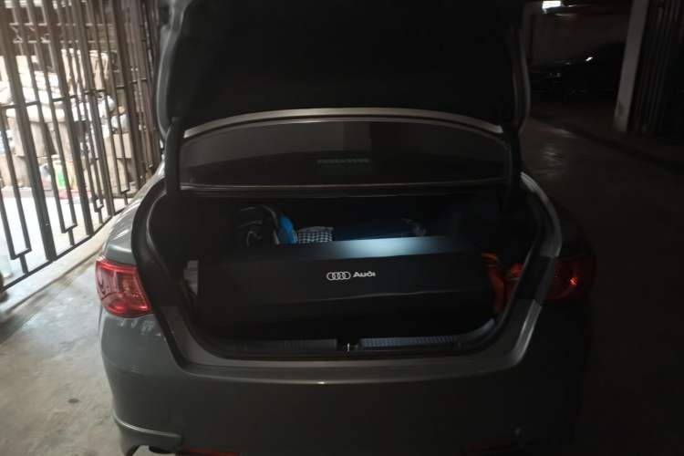 Used Toyota Reiz 2010 2.5S Fashion Elite Edition Trunk