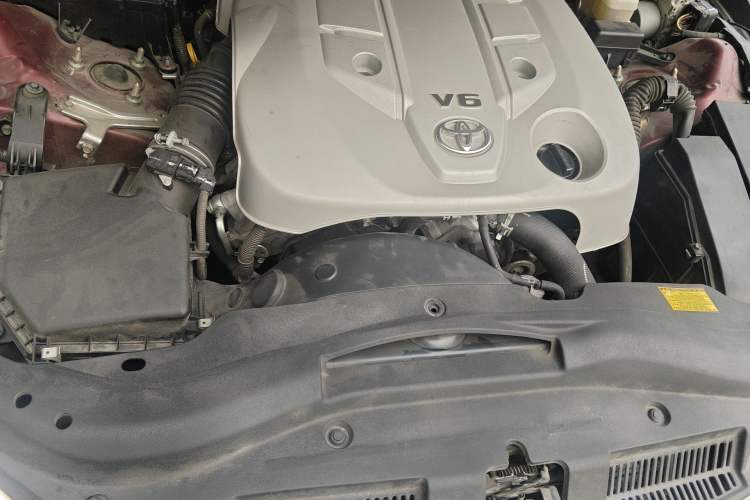 Used Toyota Reiz 2010 2.5S Fengdu Jinghua Edition Engine Bay