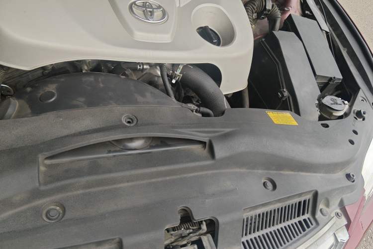 Used Toyota Reiz 2010 2.5S Fengdu Jinghua Edition Engine Bay Left